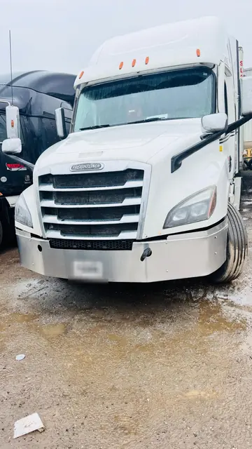 Freightliner Cascadia — new bumper
