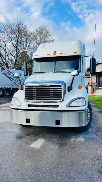 Freightliner Columbia with a new front bumper