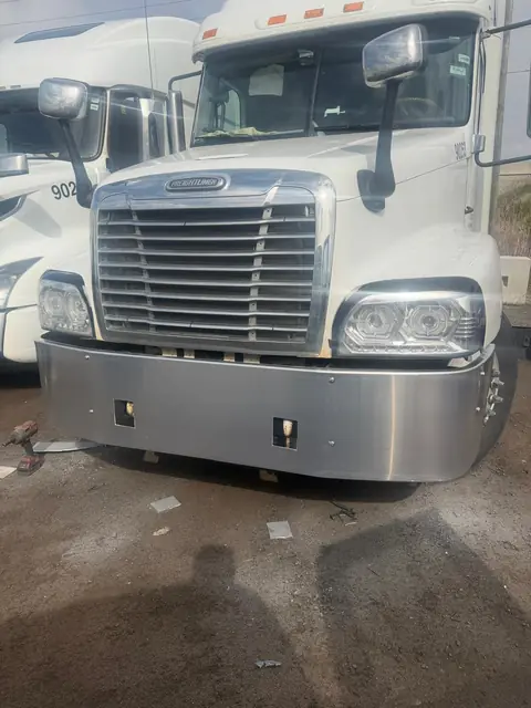 Freightliner Coronado — new bumper