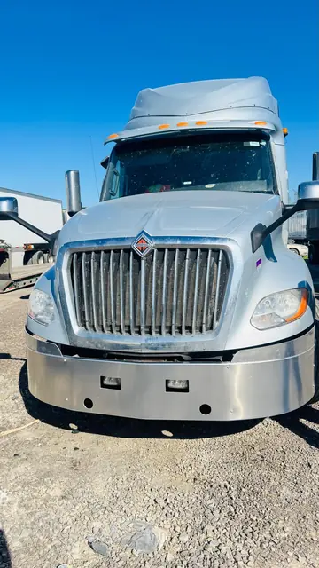 International LT — new bumper