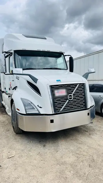 Volvo VNL — new bumper