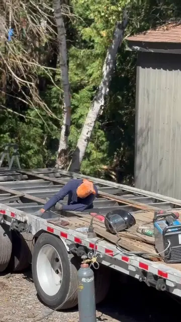 Deck welding on a spread-axle flatbed