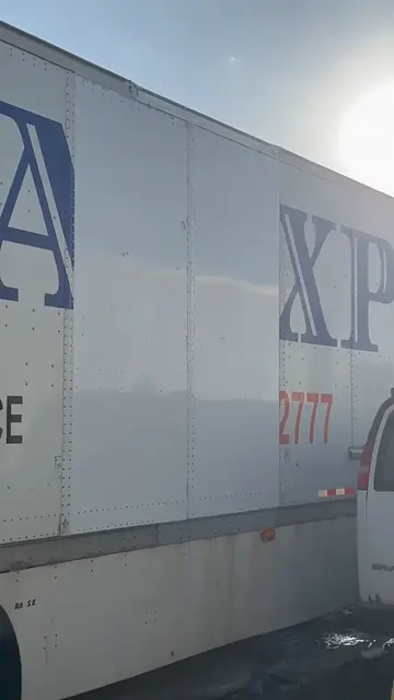 Side skirt panels on a dry van